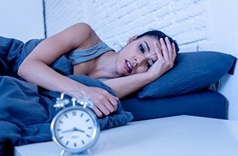 Безсоння: що його спричиняє та як знову почати добре спати